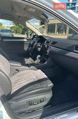 Універсал Skoda Superb 2017 в Дніпрі