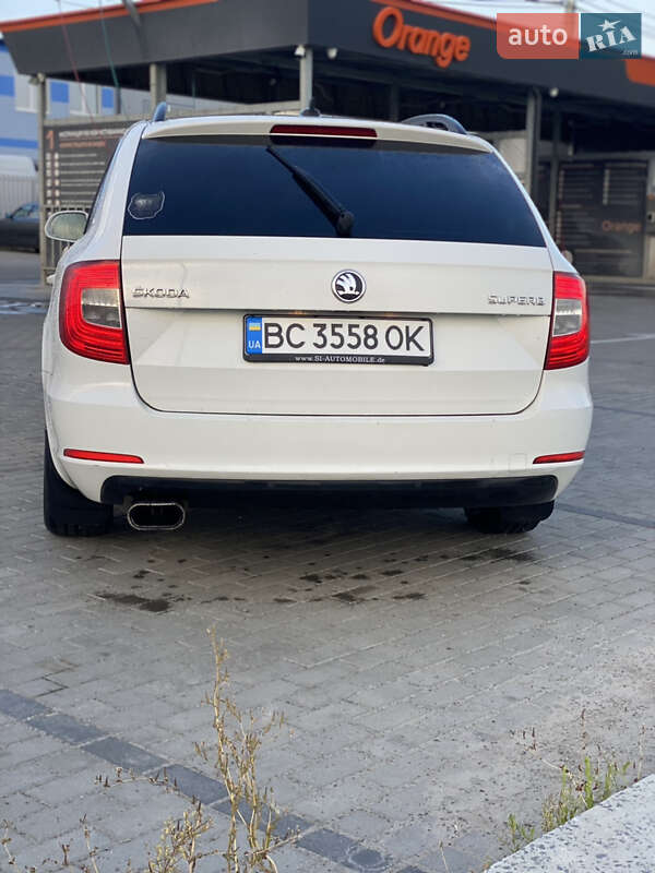 Универсал Skoda Superb 2014 в Пустомытах