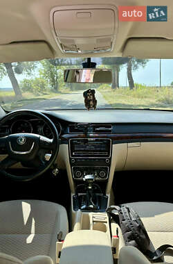 Лифтбек Skoda Superb 2011 в 