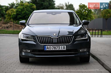Лифтбек Skoda Superb 2016 в 