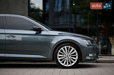Лифтбек Skoda Superb 2016 в 
