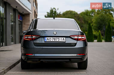 Лифтбек Skoda Superb 2016 в 