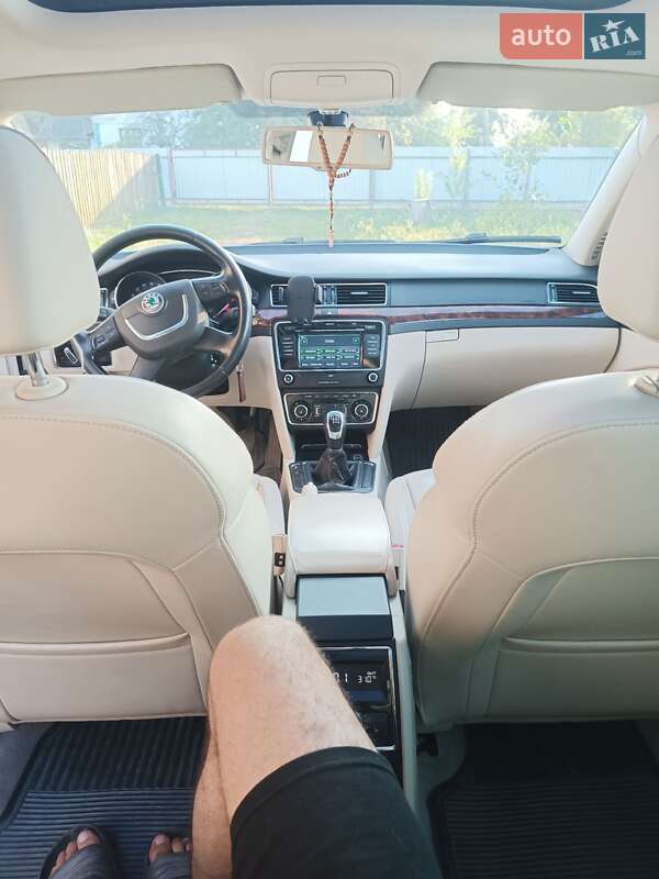 Универсал Skoda Superb 2010 в Белзе