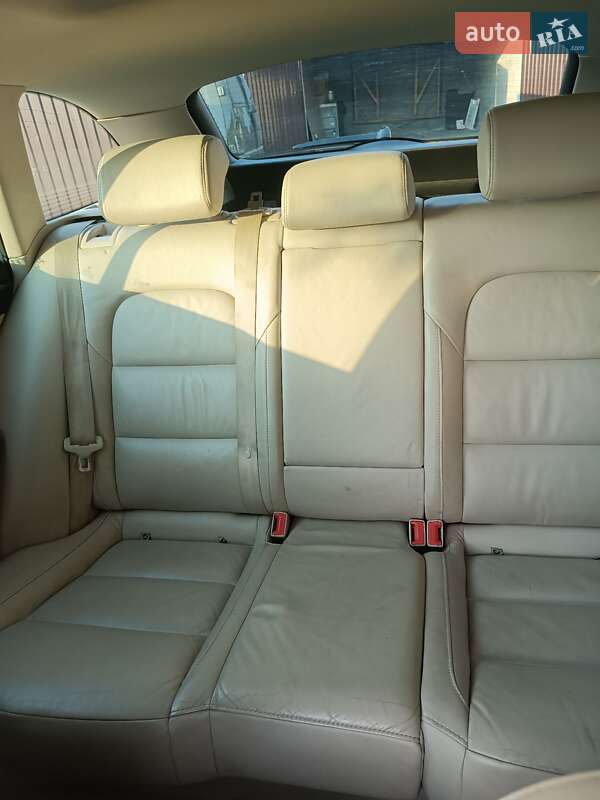 Универсал Skoda Superb 2010 в Белзе