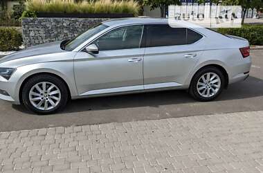 Лифтбек Skoda Superb 2018 в Иршаве