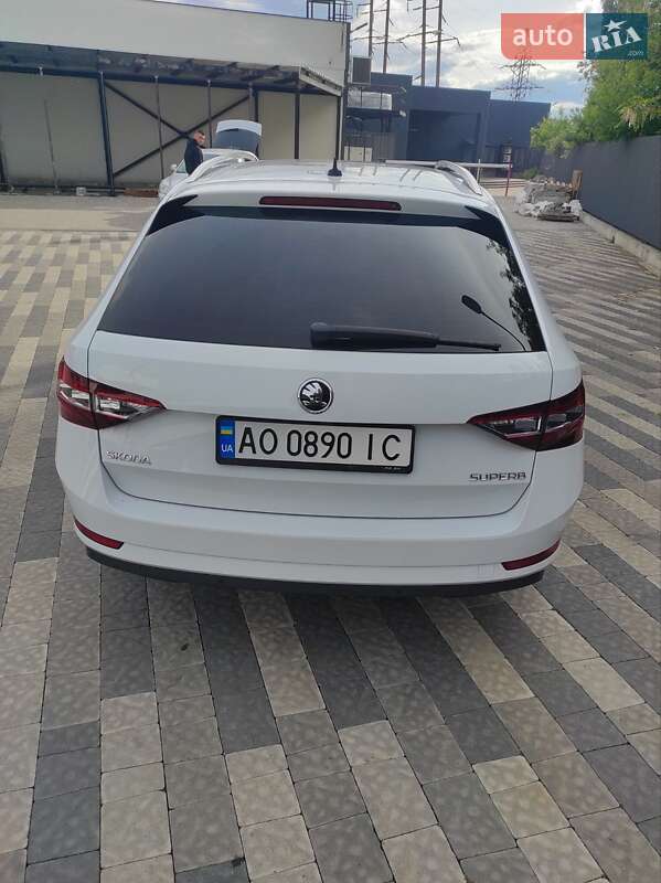Универсал Skoda Superb 2016 в Ужгороде