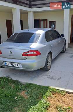 Лифтбек Skoda Superb 2011 в 