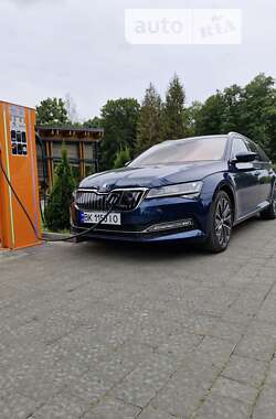 Универсал Skoda Superb 2020 в Вараше