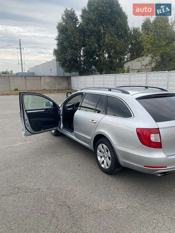 Универсал Skoda Superb 2012 в Киеве