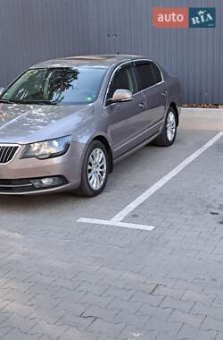 Лифтбек Skoda Superb 2013 в 