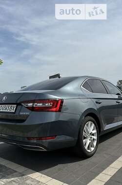 Лифтбек Skoda Superb 2016 в Мукачево