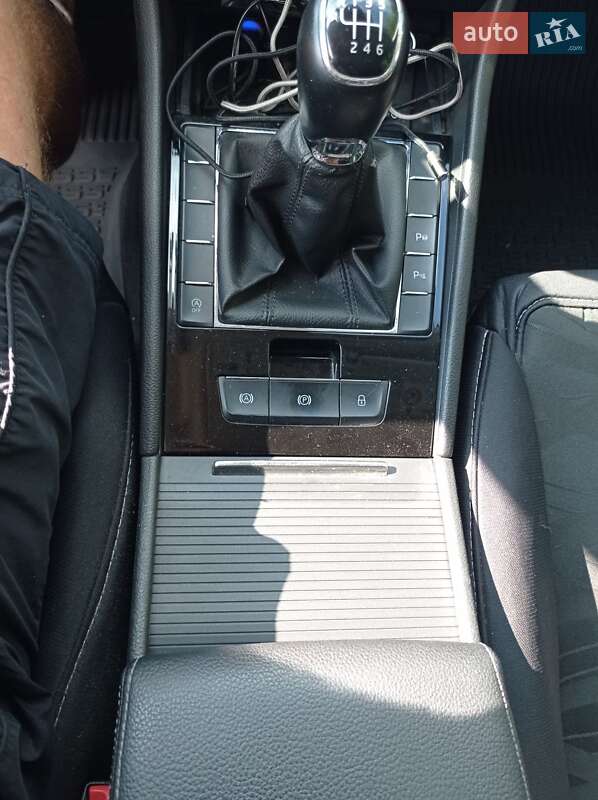 Универсал Skoda Superb 2016 в Ужгороде