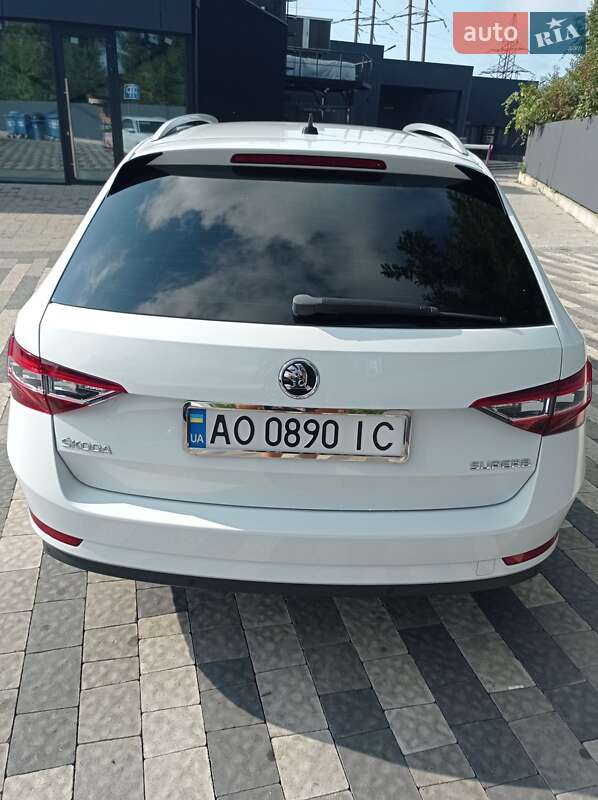 Универсал Skoda Superb 2016 в Ужгороде