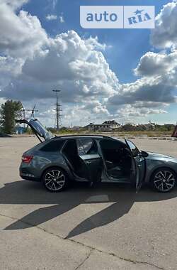 Универсал Skoda Superb 2018 в 