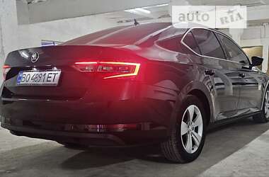 Лифтбек Skoda Superb 2018 в 