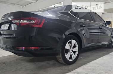 Лифтбек Skoda Superb 2018 в 