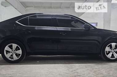 Лифтбек Skoda Superb 2018 в 