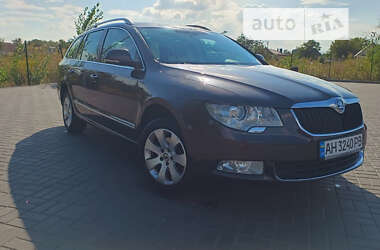 Універсал Skoda Superb 2010 в Дніпрі