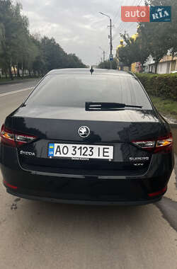 Лифтбек Skoda Superb 2019 в 