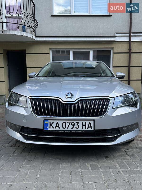 Лифтбек Skoda Superb 2018 в Киеве