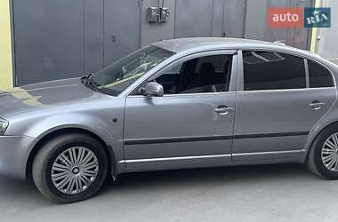 Лифтбек Skoda Superb 2003 в 