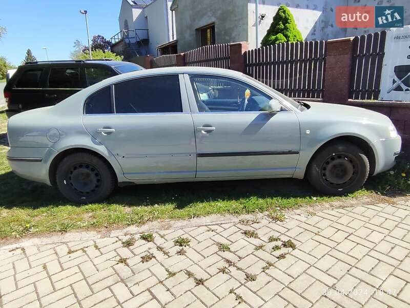 Лифтбек Skoda Superb 2004 в Сваляве