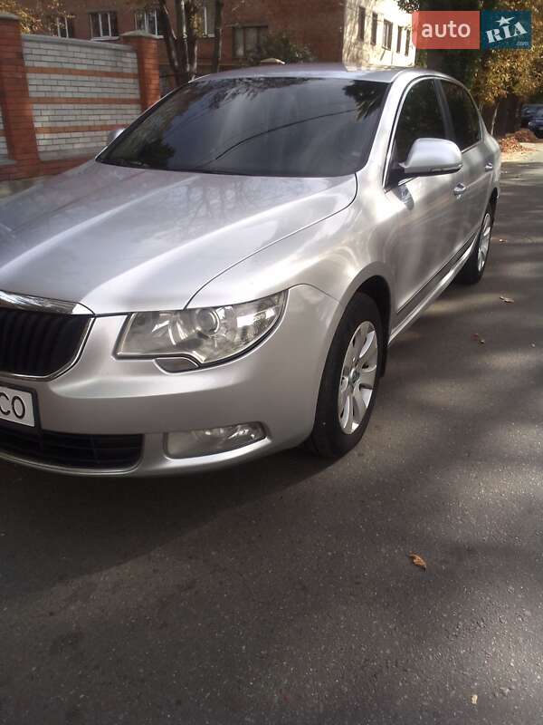 Лифтбек Skoda Superb 2011 в 