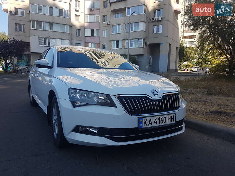 Лифтбек Skoda Superb 2016 в 