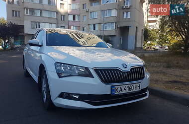 Лифтбек Skoda Superb 2016 в 