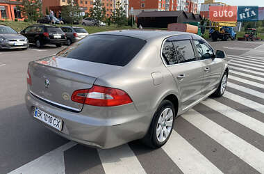 Лифтбек Skoda Superb 2012 в 