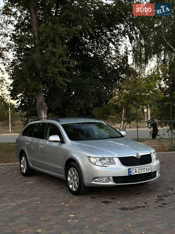 Универсал Skoda Superb 2012 в Смеле