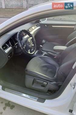 Лифтбек Skoda Superb 2011 в 