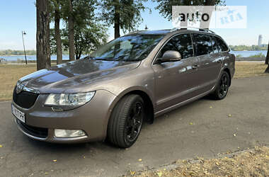 Универсал Skoda Superb 2011 в Киеве