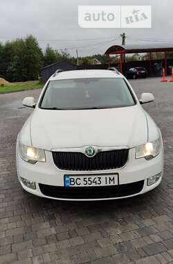 Универсал Skoda Superb 2011 в Яворове