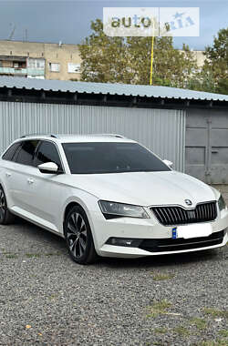 Універсал Skoda Superb 2016 в Ужгороді