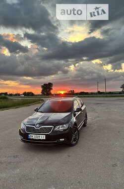 Универсал Skoda Superb 2014 в Ровно