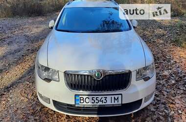 Универсал Skoda Superb 2011 в Яворове