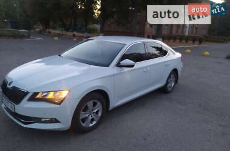 Лифтбек Skoda Superb 2017 в 