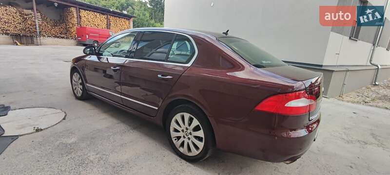 Лифтбек Skoda Superb 2010 в Бучаче