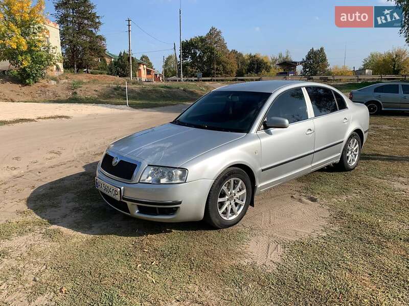 Ліфтбек Skoda Superb 2002 в Валках