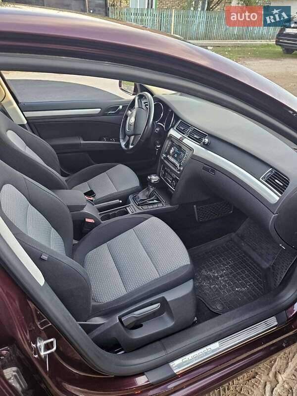 Универсал Skoda Superb 2012 в Радомышле