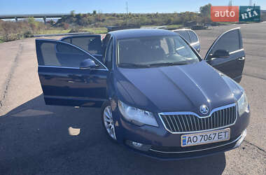 Лифтбек Skoda Superb 2014 в 