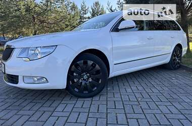 Універсал Skoda Superb 2012 в Дрогобичі