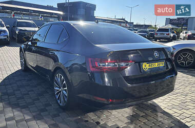 Лифтбек Skoda Superb 2016 в 