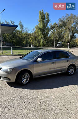 Лифтбек Skoda Superb 2013 в 