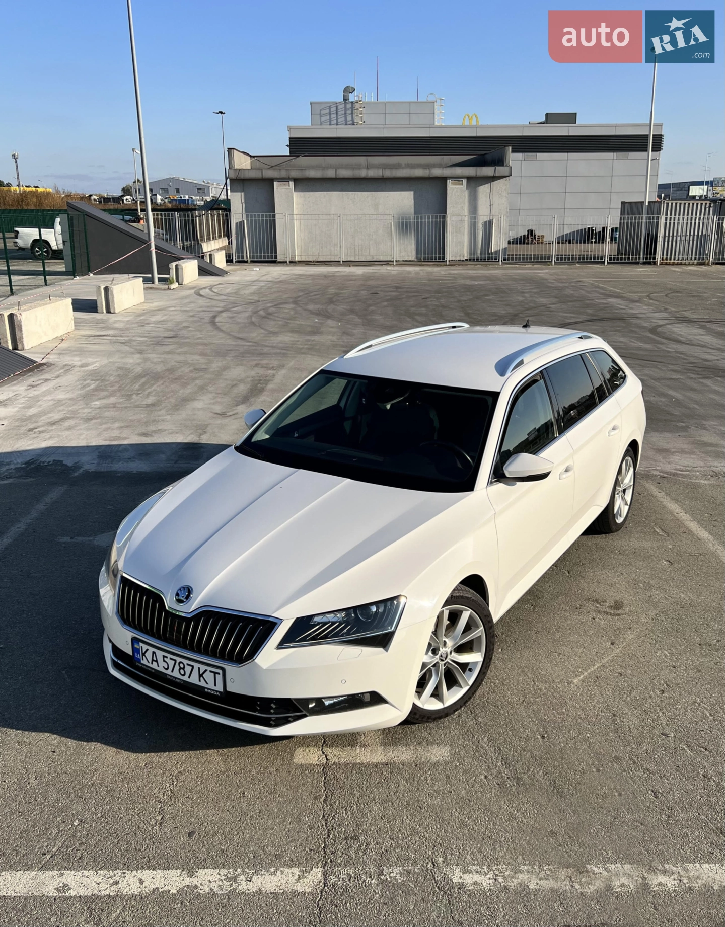2017 Skoda Superb - мініатюра 2