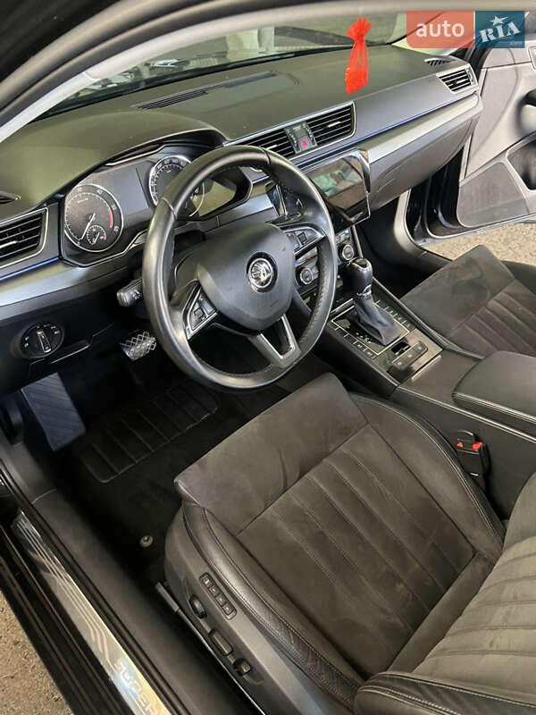 Ліфтбек Skoda Superb 2015 в Городку