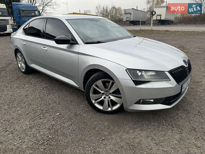 Лифтбек Skoda Superb 2017 в 