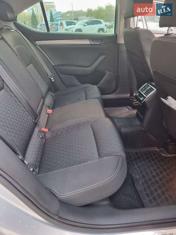 Лифтбек Skoda Superb 2015 в Ужгороде