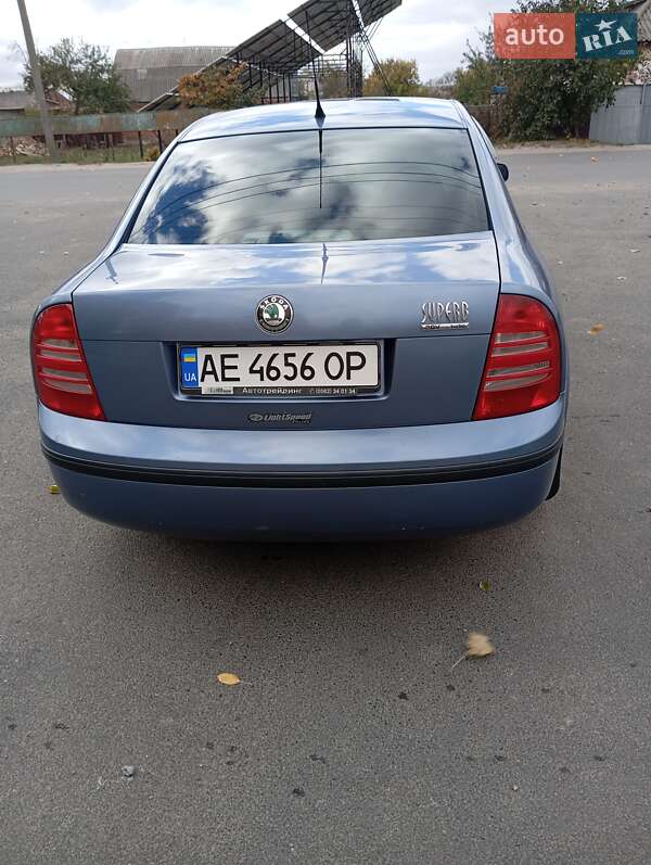 Лифтбек Skoda Superb 2006 в Днепре
